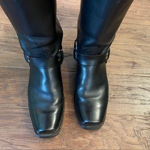 EUC women’s Frye Harness boots size 10. Originally $428! Black Classic Moto